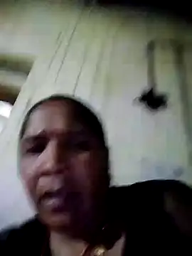 Snapshot of Loomaraj chatting on June 16, 5:57 pm Loomaraj online show from June 16, 5:57 pm