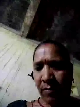 Snapshot of Loomaraj chatting on June 18, 5:29 pm Loomaraj online show from June 18, 5:29 pm