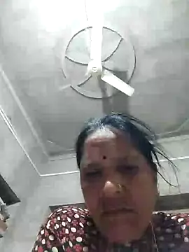 Snapshot of Loomaraj chatting on June 20, 8:47 pm Loomaraj online show from June 20, 8:47 pm