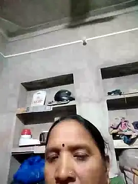 Snapshot of Loomaraj chatting on June 21, 4:02 pm Loomaraj online show from June 21, 4:02 pm