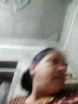 Snapshot of Loomaraj chatting on May 28, 10:04 pm Loomaraj online show from May 28, 10:04 pm