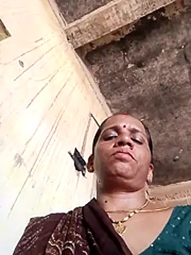 Snapshot of Anitarakkoli chatting on May 15, 6:11 am Anitarakkoli online show from May 15, 6:11 am