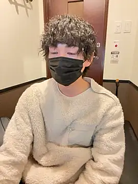 Snapshot of --ha-ru-- chatting on February 18, 8:44 am --ha-ru-- online show from February 18, 8:44 am