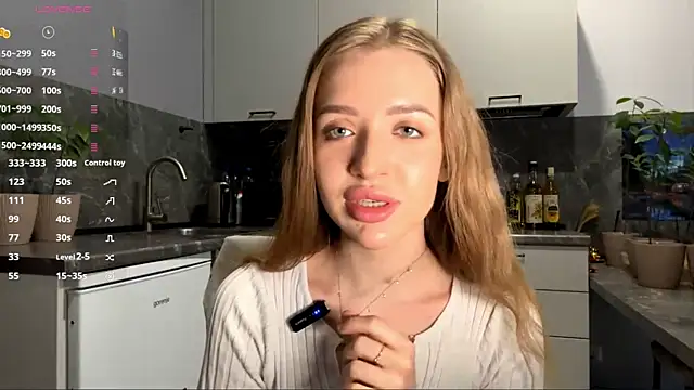 Snapshot of BeaCazin chatting on February 19, 6:43 am BeaCazin online show from February 19, 6:43 am