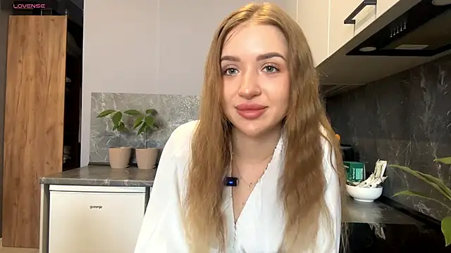 Snapshot of BeaCazin chatting on February 21, 6:48 am BeaCazin online show from February 21, 6:48 am