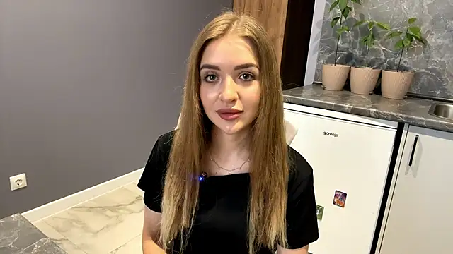 Snapshot of BeaCazin chatting on February 8, 10:57 am BeaCazin online show from February 8, 10:57 am