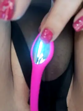 AkuManis online show from April 10, 1:29 pm