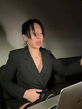 MissDeepVelur online show from March 13, 5:40 pm