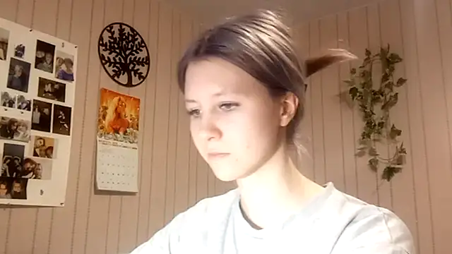 Snapshot of RunawayBr1de chatting on February 28, 3:22 pm RunawayBr1de online show from February 28, 3:22 pm