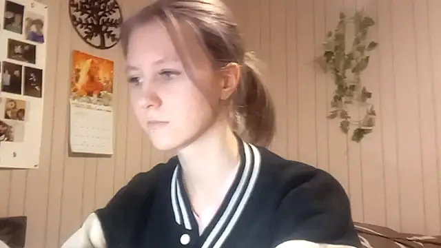 Snapshot of RunawayBr1de chatting on March 2, 3:19 pm RunawayBr1de online show from March 2, 3:19 pm