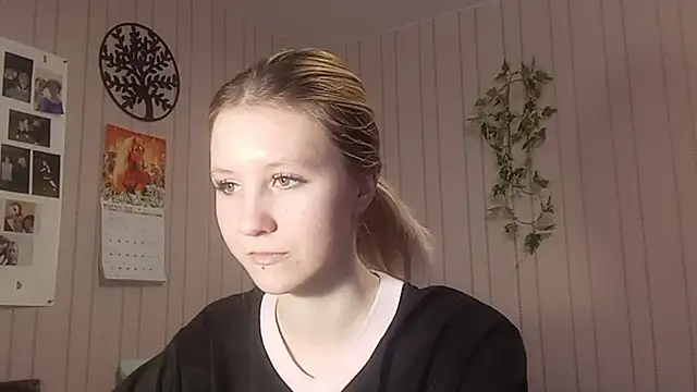 Snapshot of RunawayBr1de chatting on February 22, 2:41 pm RunawayBr1de online show from February 22, 2:41 pm