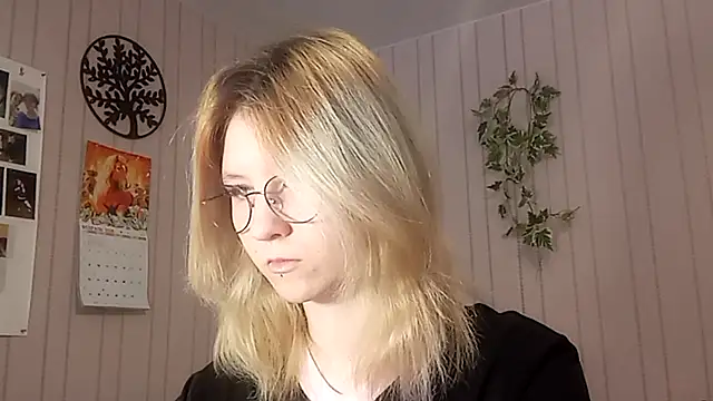 Snapshot of RunawayBr1de chatting on February 19, 2:14 pm RunawayBr1de online show from February 19, 2:14 pm