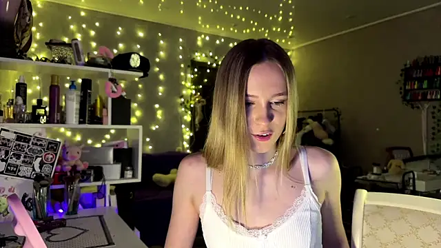 Snapshot of amily_sunray chatting on February 22, 3:35 pm amily sunray online show from February 22, 3:35 pm