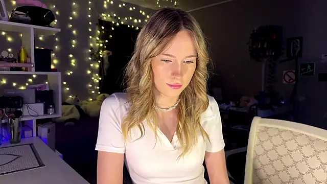 Snapshot of amily_sunray chatting on February 15, 1:54 pm amily sunray online show from February 15, 1:54 pm