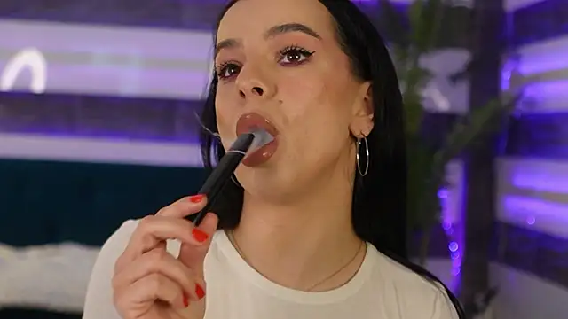 Snapshot of SkyMusee_ chatting on February 24, 1:12 pm SkyMusee online show from February 24, 1:12 pm