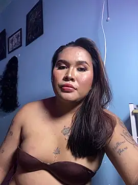 Snapshot of hollynicole chatting on June 17, 7:02 pm hollynicole online show from June 17, 7:02 pm