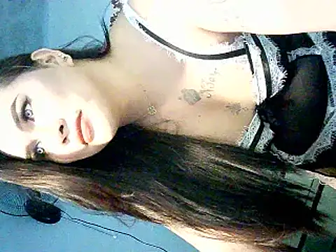 Snapshot of hollynicole chatting on February 23, 7:53 am hollynicole online show from February 23, 7:53 am