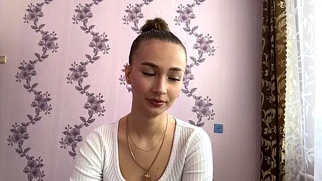 LacieHelaire online show from February 27, 7:30 am