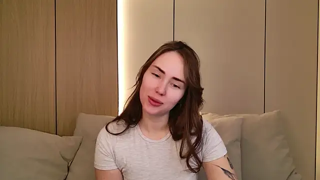 Arielle Vade online show from March 18, 5:32 am