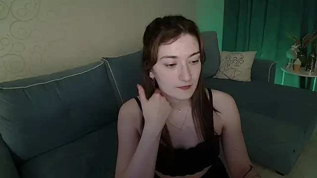 RosieGloom online show from March 13, 5:18 pm