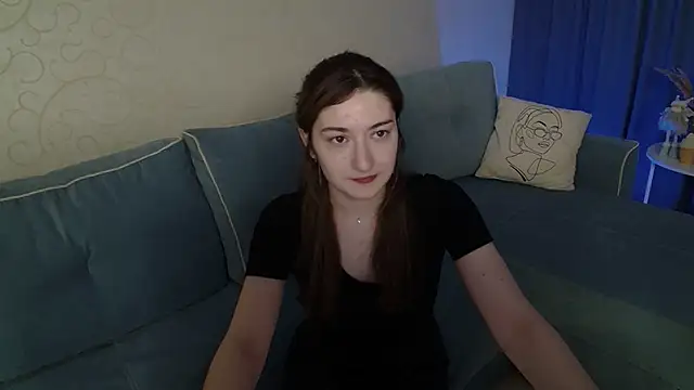 RosieGloom online show from March 3, 11:39 am