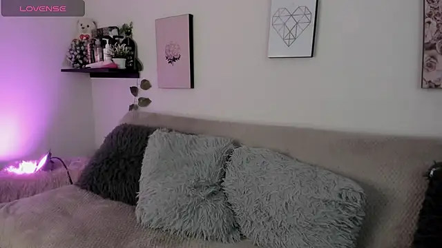 Snapshot of Alexaalove_1 chatting on February 18, 1:29 pm Alexaalove 1 online show from February 18, 1:29 pm