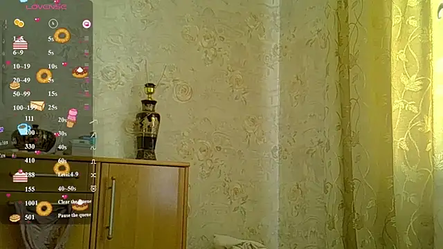 Snapshot of CurvyWild_Lady30 chatting on June 21, 1:50 pm CurvyWild Lady30 online show from June 21, 1:50 pm