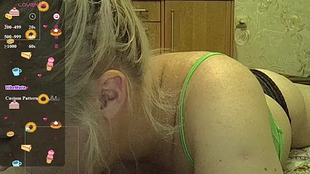 Snapshot of CurvyWild_Lady30 chatting on June 12, 10:29 pm CurvyWild Lady30 online show from June 12, 10:29 pm