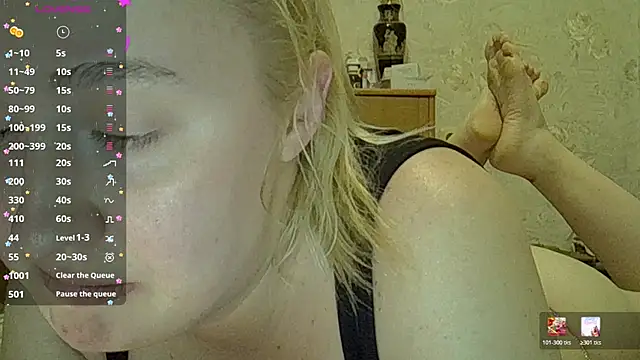 CurvyWild Lady30 online show from February 21, 9:50 pm