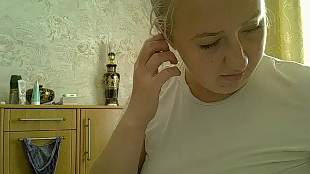 Snapshot of CurvyWild_Lady30 chatting on June 10, 11:22 am CurvyWild Lady30 online show from June 10, 11:22 am