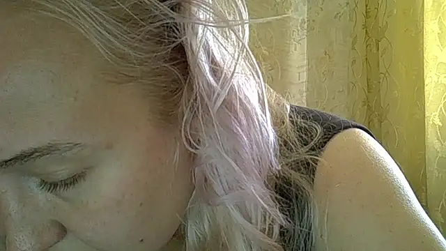 Snapshot of CurvyWild_Lady30 chatting on June 17, 11:31 am CurvyWild Lady30 online show from June 17, 11:31 am