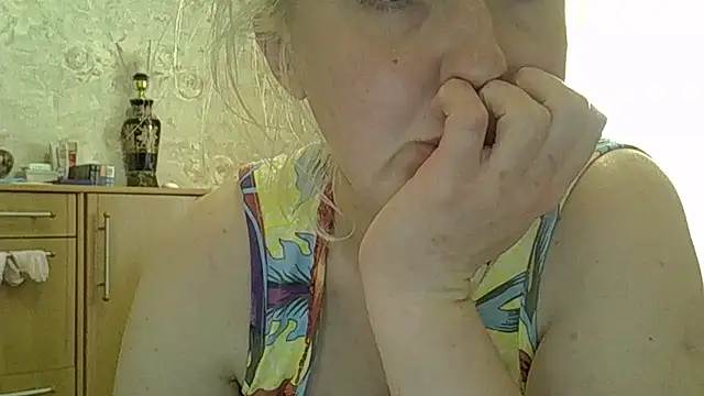 CurvyWild Lady30 online show from May 24, 12:27 pm
