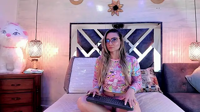 annie vega17  online show from April 19, 1:28 am
