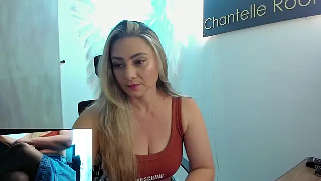 annie vega17  online show from February 18, 9:00 pm