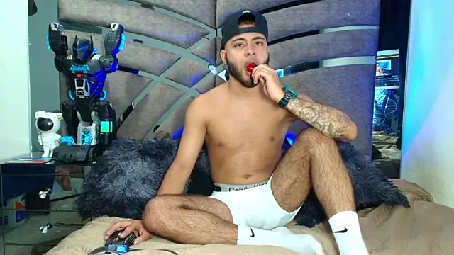 Xanderstone00 online show from June 14, 5:08 am