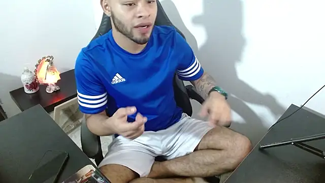 Snapshot of Xanderstone00 chatting on February 10, 4:17 pm Xanderstone00 online show from February 10, 4:17 pm