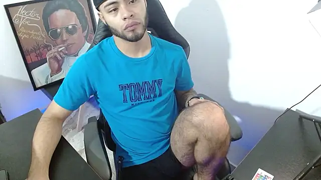 Snapshot of Xanderstone00 chatting on February 11, 2:39 pm Xanderstone00 online show from February 11, 2:39 pm