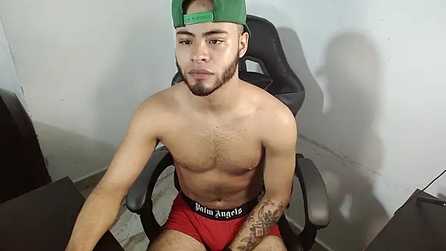 Snapshot of Xanderstone00 chatting on February 8, 7:00 pm Xanderstone00 online show from February 8, 7:00 pm