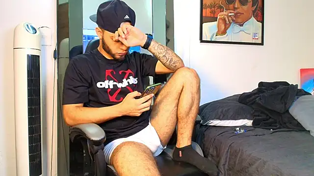 Snapshot of Xanderstone00 chatting on February 23, 7:42 am Xanderstone00 online show from February 23, 7:42 am