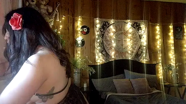 Snapshot of VelvetBrunetteXo chatting on March 1, 12:32 am VelvetBrunetteXo online show from March 1, 12:32 am