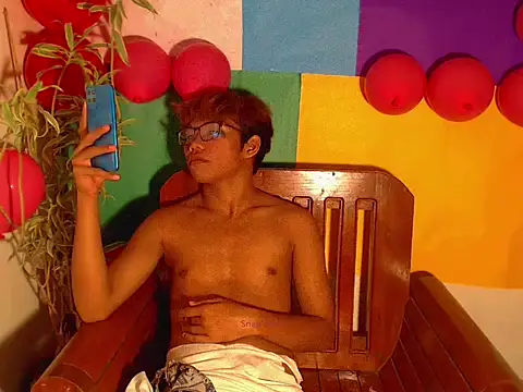 Snapshot of shopiaxox1 chatting on February 16, 11:02 pm shopiaxox1 online show from February 16, 11:02 pm