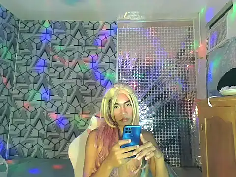 Snapshot of shopiaxox1 chatting on February 13, 10:04 am shopiaxox1 online show from February 13, 10:04 am