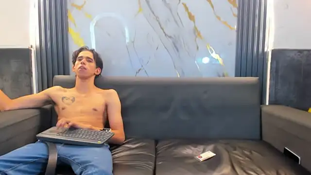 Isaak 26 online show from March 18, 11:48 pm