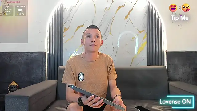 Isaak 26 online show from April 8, 1:18 am