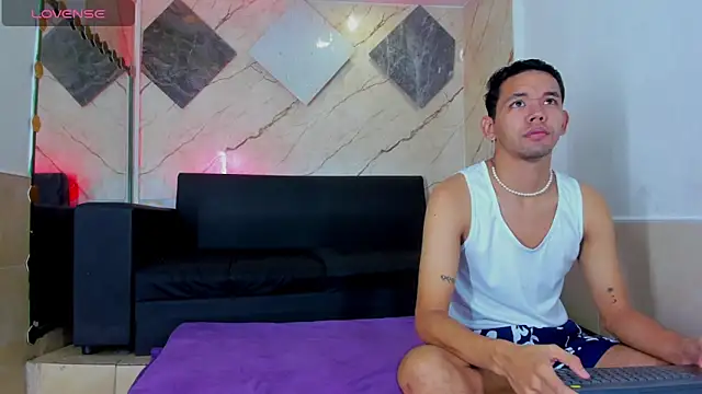 Isaak 26 online show from April 10, 11:50 am