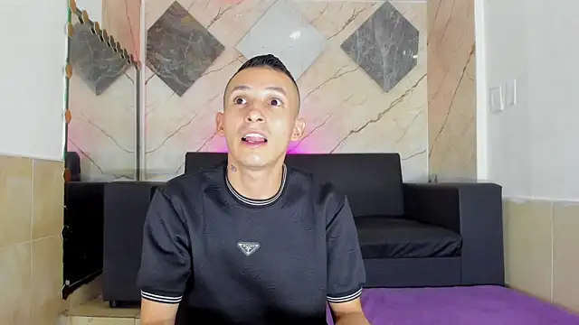 Isaak 26 online show from March 31, 6:43 pm