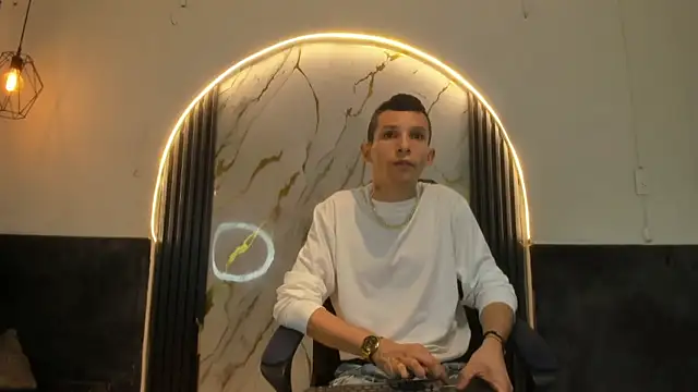 Isaak 26 online show from February 15, 12:15 pm