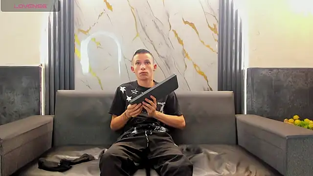 Isaak 26 online show from March 22, 11:01 am