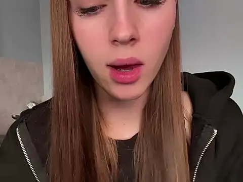 Snapshot of LinaWills chatting on March 1, 10:26 am LinaWills online show from March 1, 10:26 am