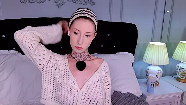 roxy morrison x online show from May 18, 3:39 am
